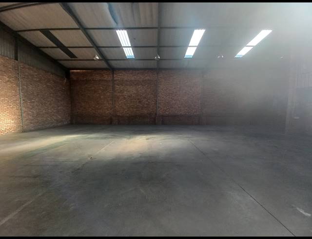 425M² WAREHOUSE TO LET IN POMONA